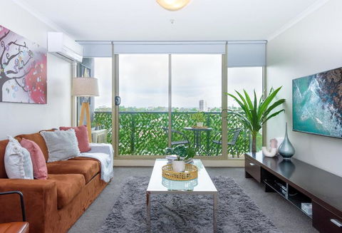City Skyline Views With Swimming Pool! - Tourism Hervey Bay 0
