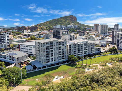 City Stadium Apartment On The Riverfront 38 - Tourism Hervey Bay 0