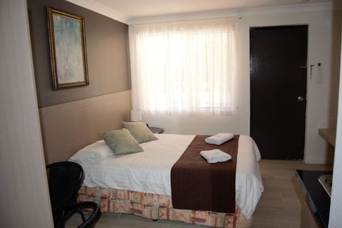 Civic Motor Inn - Tourism Hervey Bay 2