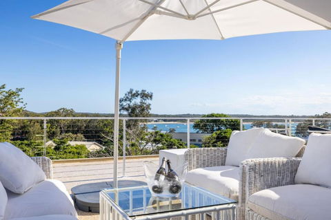 Cloud Nine, 18 Wynne Cres - Pool, Waterviews, Linen - Tourism Hervey Bay 0