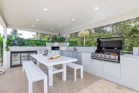 Cloud Nine, 18 Wynne Cres - Pool, Waterviews, Linen - Tourism Hervey Bay 1