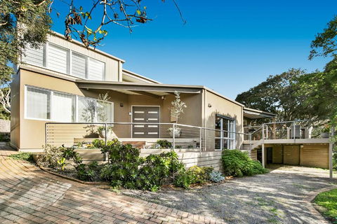 Cloud Nine - Tourism Hervey Bay 0
