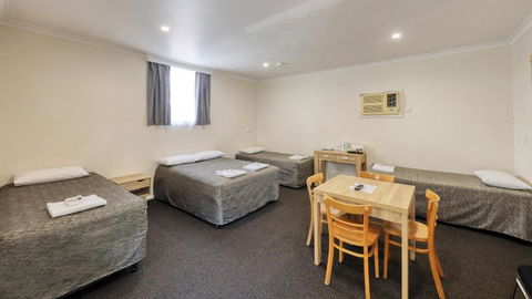 Coachman Hotel Motel - Tourism Hervey Bay 2