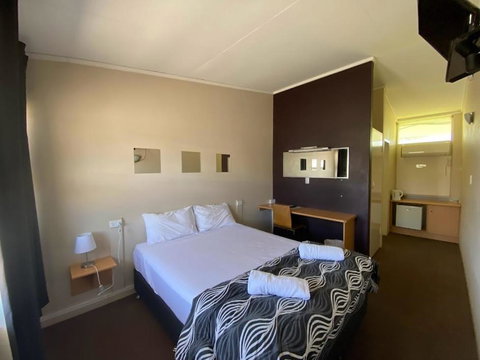 Coal N Cattle Hotel Motel - Hervey Bay Accommodation 2