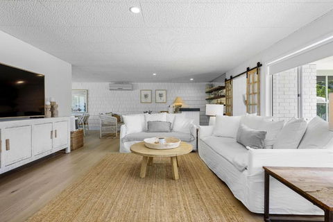 Coast House Mollymook - Tourism Hervey Bay 3
