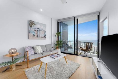 Coastal Chic 2 Bed Apt In Broadbeach - Tourism Hervey Bay 0