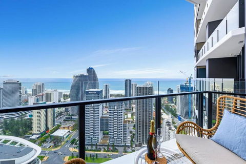 Coastal Chic 2 Bed Apt In Broadbeach - Tourism Hervey Bay 4
