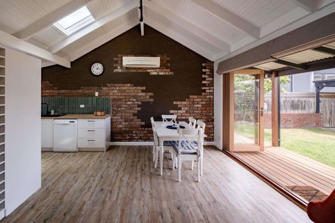 Coastal Comfort Ocean Grove Family Home - Tourism Hervey Bay 0