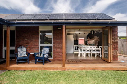 Coastal Comfort Ocean Grove Family Home - Tourism Hervey Bay 1
