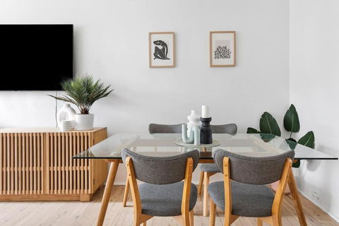 Coastal Corner - Contemporary Chic By The Beach - Tourism Hervey Bay 3