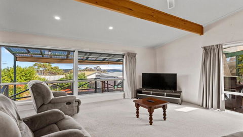 Coastal Drift - Escape To Coastal Bliss At This 3 - Bedroom Holiday Rental In Coffin Bay! - Tourism Hervey Bay 0