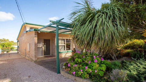 Coastal Drift - Escape To Coastal Bliss At This 3 - Bedroom Holiday Rental In Coffin Bay! - Tourism Hervey Bay 3