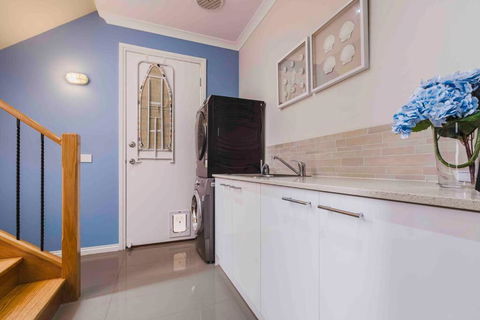 Coastal Escape, Townhouse Steps From The Sea - Tourism Hervey Bay 1