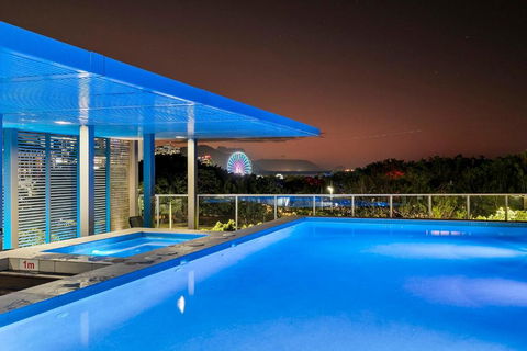 Coastal Harbour Lights -Pool Gym & Prime Location - Tourism Hervey Bay 2