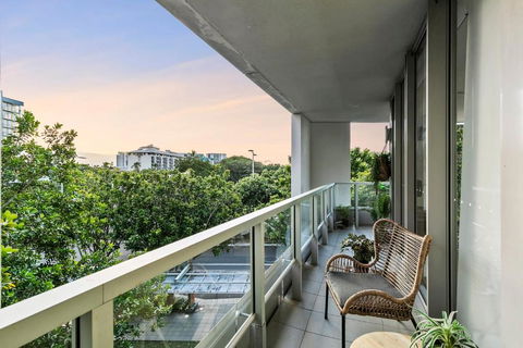 Coastal Harbour Lights -Pool Gym & Prime Location - Tourism Hervey Bay 1
