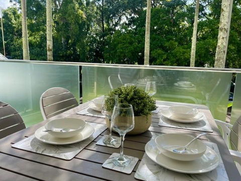 Coastal Luxe On Hastings St - 2 Bedroom - Tourism Hervey Bay 3