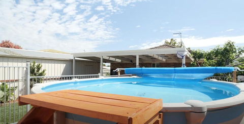 Coastal Springs - PET FRIENDLY & 200m To Beach! - Tourism Hervey Bay 0