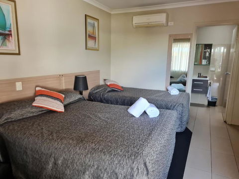 Cobar Central Motor Inn - Tourism Hervey Bay 1