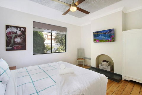 Cobden & Wills - Tourism Hervey Bay 4
