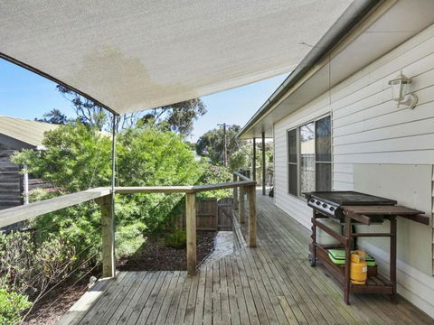 Coffey Court Cottage 2 - Tourism Hervey Bay 0