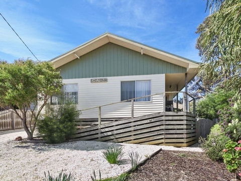Coffey Court Cottage 2 - Tourism Hervey Bay 1