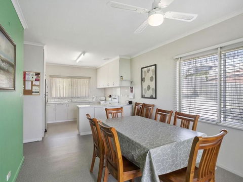 Coffey Court Cottage 2 - Tourism Hervey Bay 2