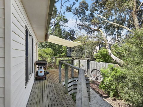 Coffey Court Cottage 2 - Tourism Hervey Bay 4