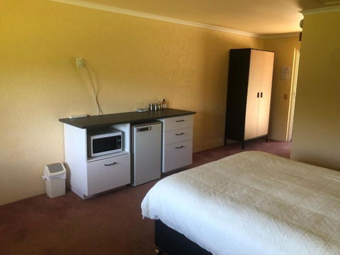 Colonial Inn Guest Rooms - Tourism Hervey Bay 3