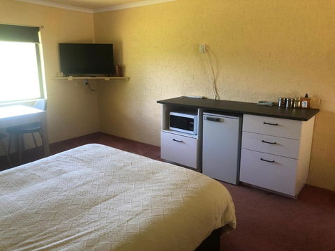 Colonial Inn Guest Rooms - Tourism Hervey Bay 2