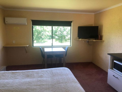 Colonial Inn Guest Rooms - Tourism Hervey Bay 4