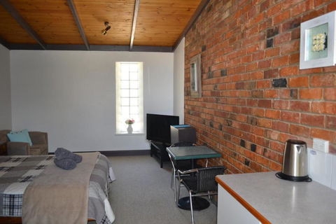 Colonial Motel - Tourism Hervey Bay 1