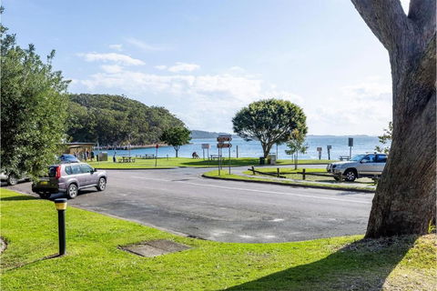 Columbia 1 12 Columbia Close Large Unit With Fantastic Water Views - Tourism Hervey Bay 0