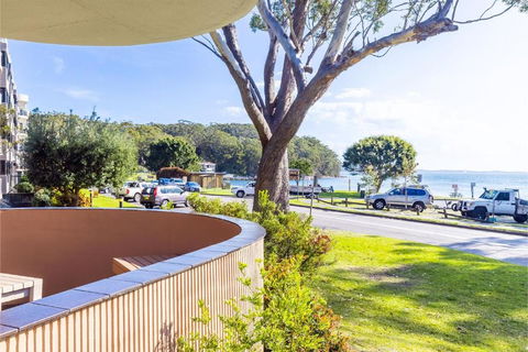 Columbia 1 12 Columbia Close Large Unit With Fantastic Water Views - Tourism Hervey Bay 2