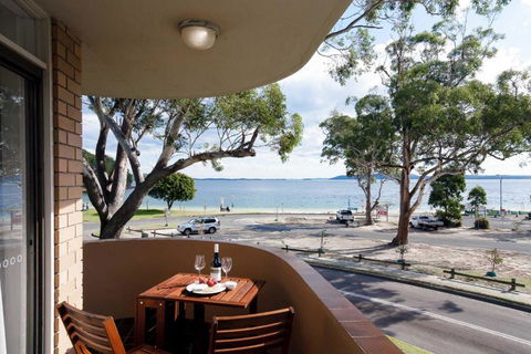 Columbia, 3 12 Columbia Close - Large Unit With Fantastic Water Views And Wifi - Tourism Hervey Bay 0