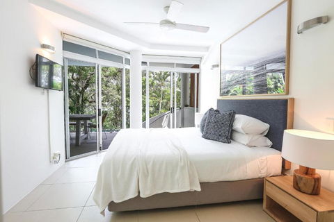 Coastal Family Retreat Pool & Bay Views - Tourism Hervey Bay 2
