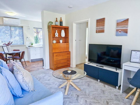 Crawley Cosy Urban Retreat Close To CBD UWA Free Park Netflix - Hervey Bay Accommodation 2