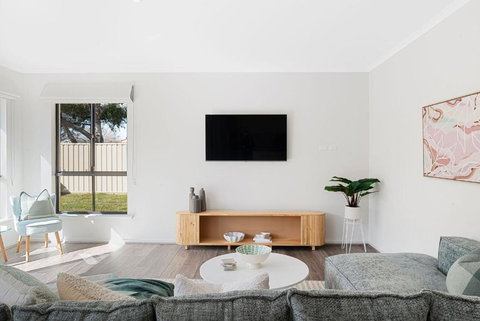 Crimson Ridge - Wines, Vines And Dine - Hervey Bay Accommodation 0