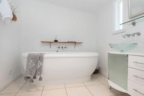 Cute As A Button Cottage In Charming Evandale - Hervey Bay Accommodation 4