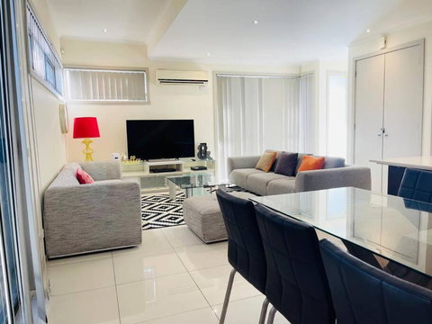 D104 Winston Fresh Fantastic - Tourism Hervey Bay 1
