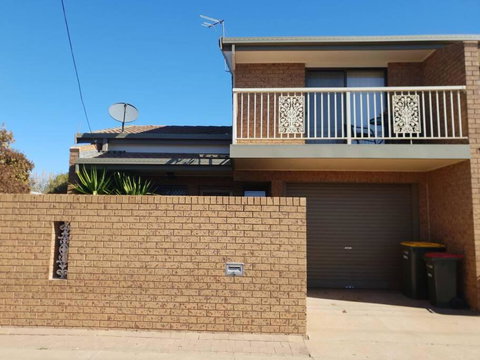 Deakin Town House - Hervey Bay Accommodation 0
