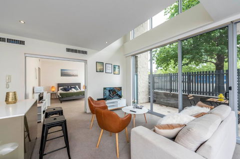 3 BDR Stylish City Retreat // Close To All And Everything In Canberra - Hervey Bay Accommodation 2