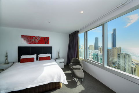 3 Bedroom Ocean View Private Apartment In Surfers Paradise - Hervey Bay Accommodation 2