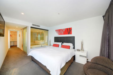 3 Bedroom Ocean View Private Apartment In Surfers Paradise - Hervey Bay Accommodation 1