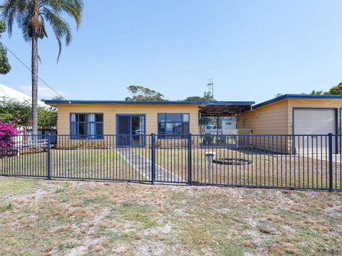 3 Curlew Avenue - Hervey Bay Accommodation 2