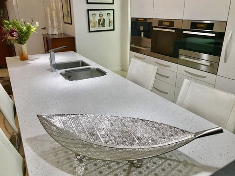 3 Divas Luxury Accommodation - Tourism Hervey Bay 0