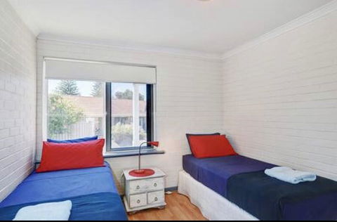 3 Oceans Apartments - Scarborough - Hervey Bay Accommodation 1