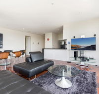 3-Bed Apartment with Parking Near Parks and Dining - Tourism Hervey Bay