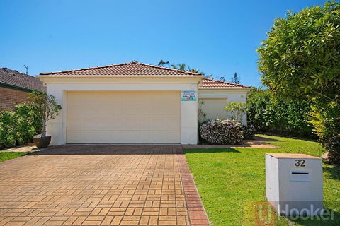 32 Beachside - Hervey Bay Accommodation 0