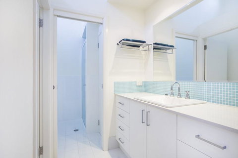 33 Bangalow - Narrawallee's Beautiful Bungalow - Tourism Hervey Bay 1