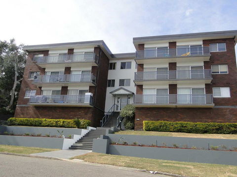 4 'Adriana', 83 Ronald Avenue - Open Plan Living With Backyard - Tourism Hervey Bay 0